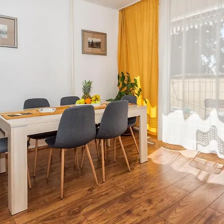 Neda Apartment Split