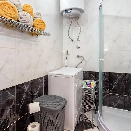 Neda Apartment Split