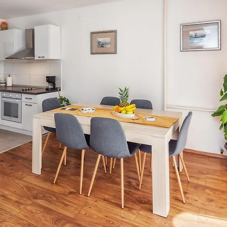 Neda Apartment Split